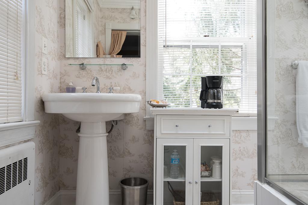 Stafford House Bed & Breakfast Fairfax Bagian luar foto